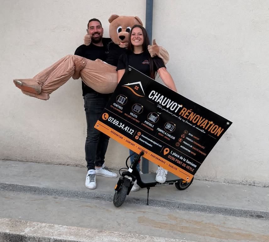 L'équipe Chauvot Rénovation avec sa mascotte