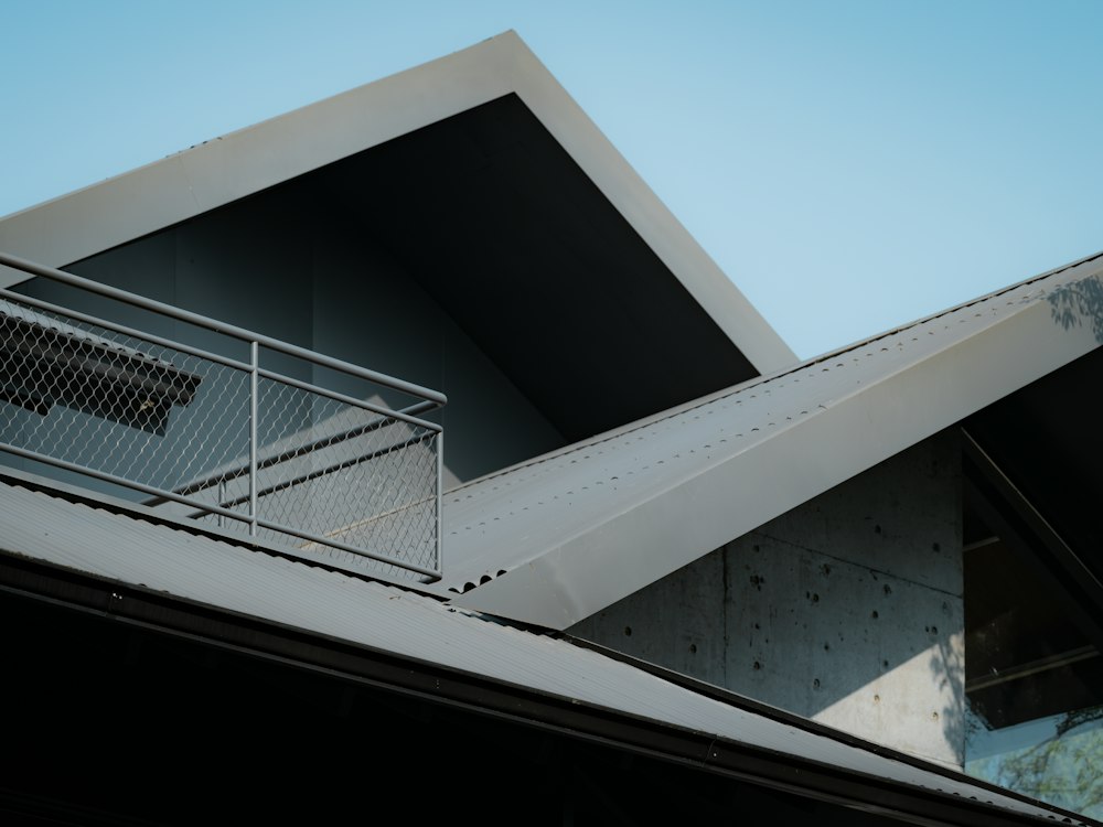 Bandeaux de rive et avancée de toit modernes